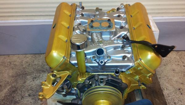 Het eindresultaat de Oldsmobile 330 / 350 Motor is weer in nieuw staat en in de orginele fabriekkleuren.
